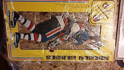 1975 CARTON CRAFT CORP NEW YORK ISLANDERS BILLY HARRIS AD STAND CARD