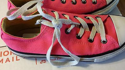 CONVERSE ALL STAR KIDS SIZE 2 LOW TOP CHUCK TAYLORS PINK