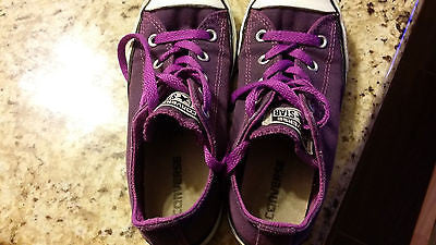 CONVERSE ALL STAR KIDS SIZE 1 LOW TOP CHUCK TAYLORS PURPLE YOUTH