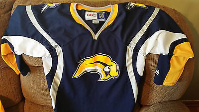 BUFFALO SABRES THROWBACK HOCKEY JERSEY SIZE L/XL YOUTH CCM
