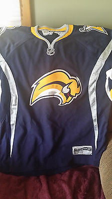 BUFFALO SABRES THROWBACK BLUE HOCKEY JERSEY SIZE LARGE ADULT REEBOK