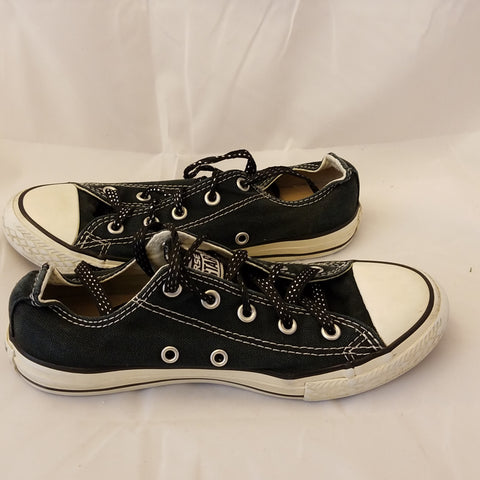 CONVERSE CHUCK TAYLORS LOW TOP SHOES WITH BLACK SPARKLE LACES SIZE 2 YOUTH