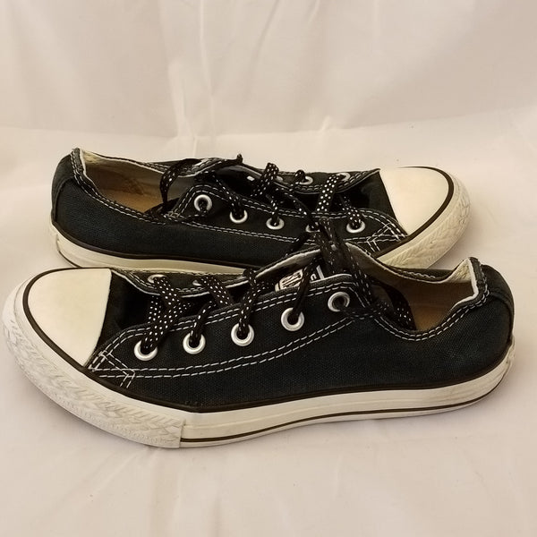 CONVERSE CHUCK TAYLORS LOW TOP SHOES WITH BLACK SPARKLE LACES SIZE 2 YOUTH