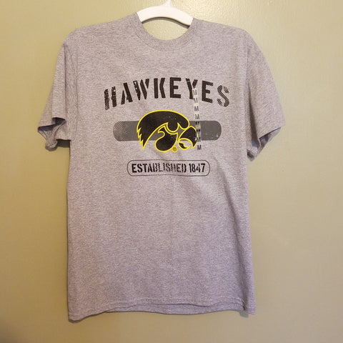 IOWA HAWKEYES ESTABLISHED 1847 T SHIRT SIZE MEDIUM ADULT NWT