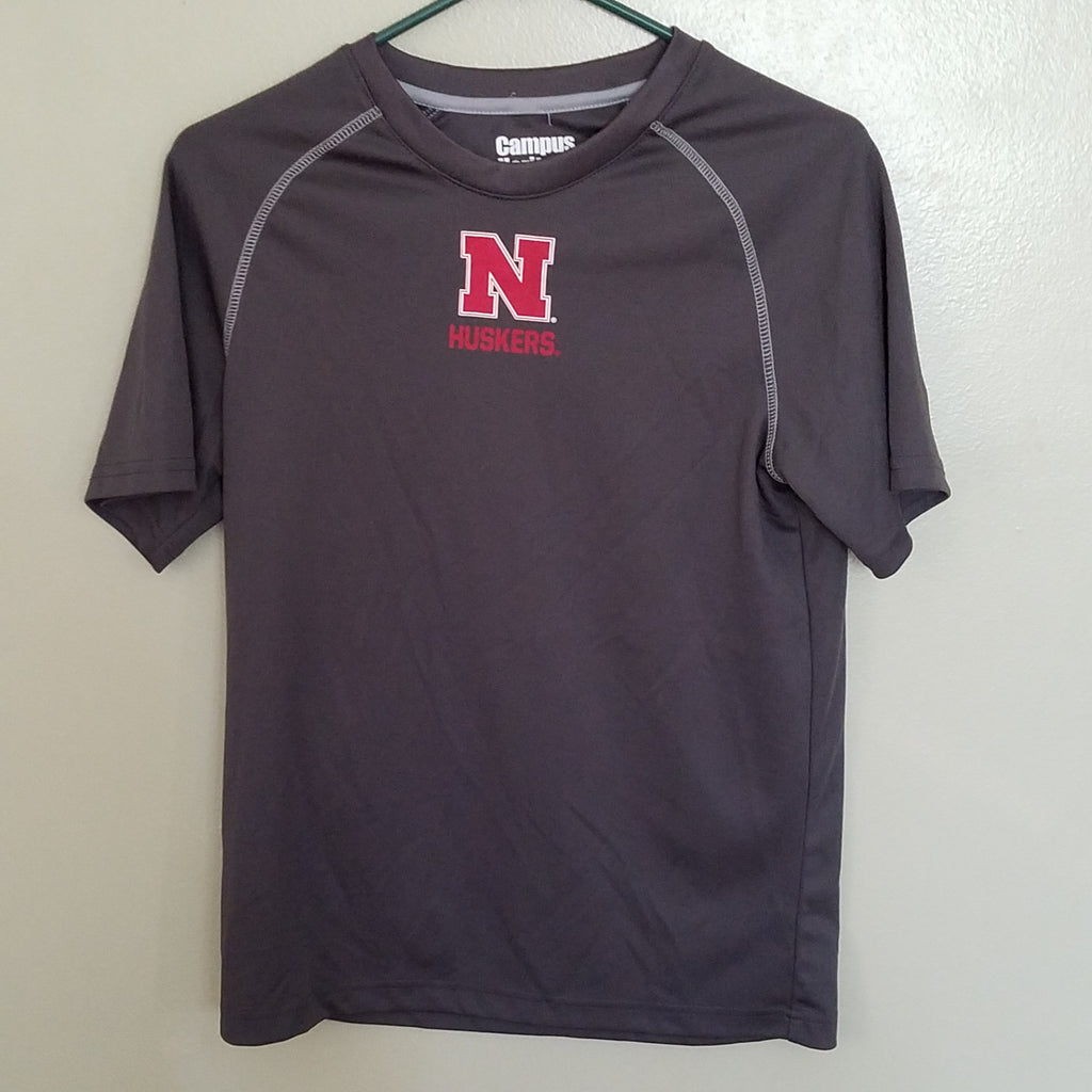 NEBRASKA HUSKERS COLOSSEUM PERFORMANCE SHIRT SIZE SMALL ADULT