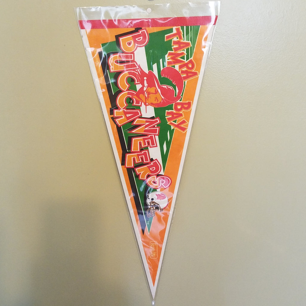 TAMPA BAY BUCCANEERS  VINTAGE NFL FELT PENNANT WITH HOLDER #5