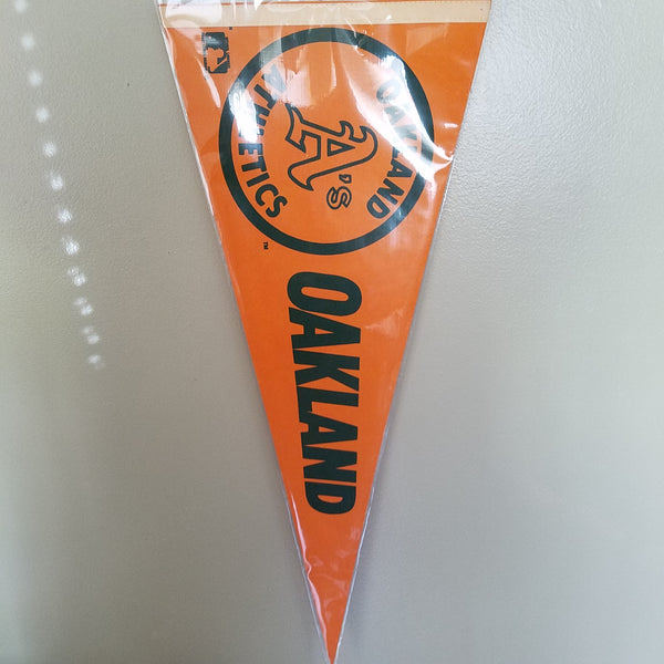 OAKLAND A'S ATHLETICS VINTAGE THROWBACK LOGO  FELT PENNANT WITH HOLDER