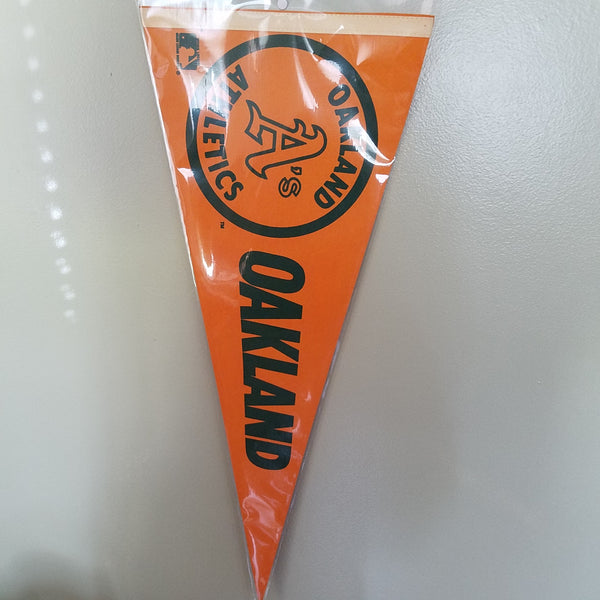 OAKLAND A'S ATHLETICS VINTAGE THROWBACK LOGO  FELT PENNANT WITH HOLDER