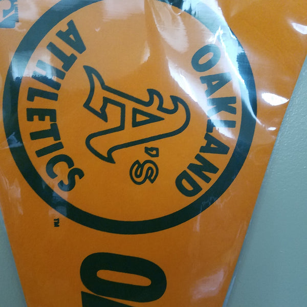 OAKLAND A'S ATHLETICS VINTAGE THROWBACK LOGO  FELT PENNANT WITH HOLDER