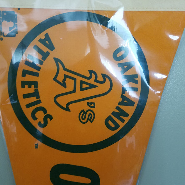 OAKLAND A'S ATHLETICS VINTAGE THROWBACK LOGO  FELT PENNANT WITH HOLDER
