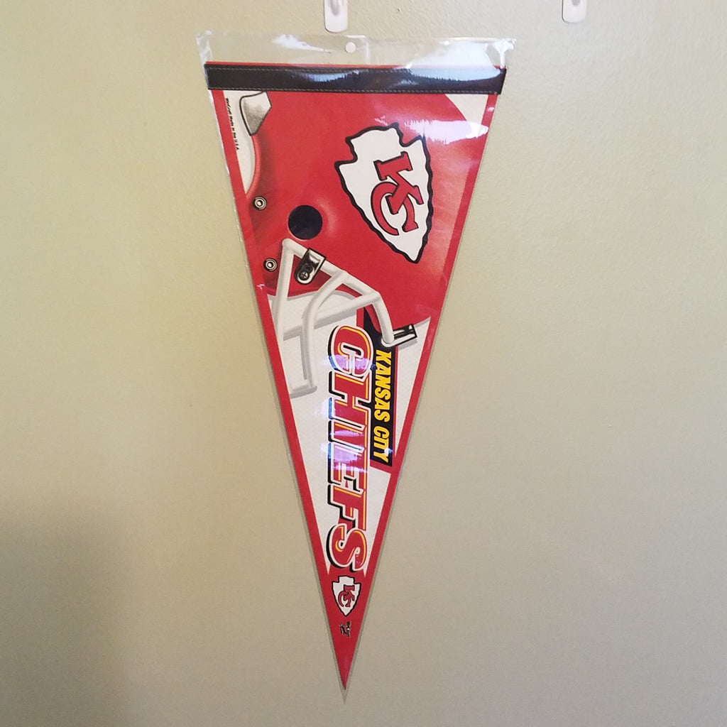 KANSAS CITY CHIEFS VINTAGE NFL FELT PENNANT WITH HOLDER #4