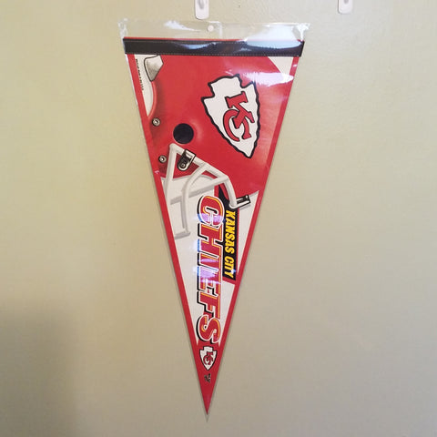 KANSAS CITY CHIEFS VINTAGE NFL FELT PENNANT WITH HOLDER #4