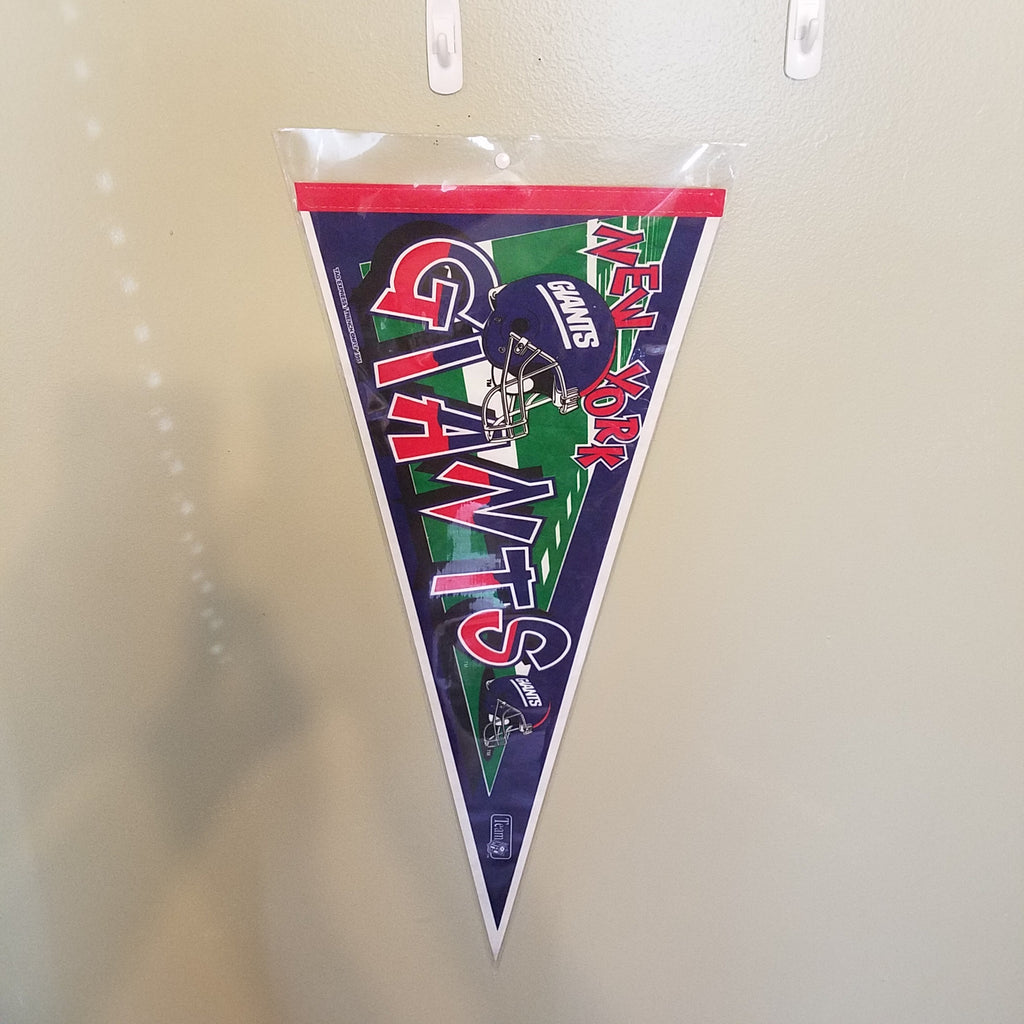 NEW YORK GIANTS VINTAGE NFL FELT PENNANT WITH HOLDER #4