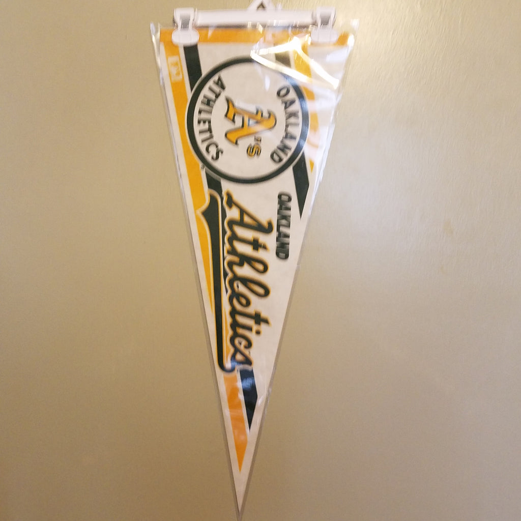 OAKLAND ATHLETICS A'S VINTAGE FELT PENNANT WITH HOLDER