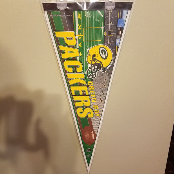 GREEN BAY PACKERS STADIUM VINTAGE NFL FELT PENNANT WITH HOLDER