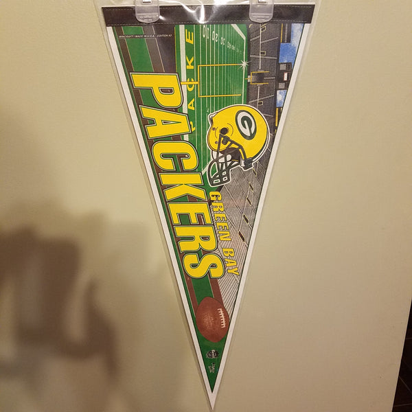 GREEN BAY PACKERS STADIUM VINTAGE NFL FELT PENNANT WITH HOLDER