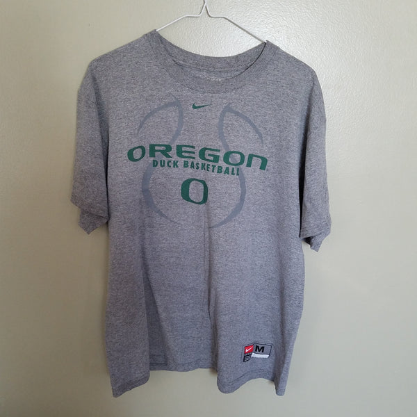 OREGON DUCKS NIKE BASKETBALL T SHIRT SIZE MEDIUM ADULT