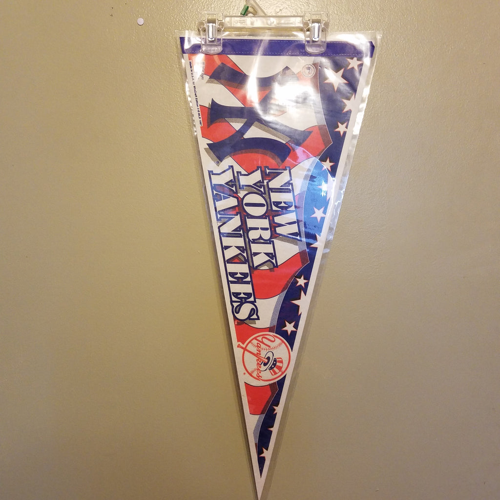 NEW YORK YANKEES 1997 MLB FELT PENNANT WITH HOLDER