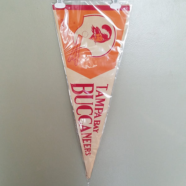 TAMPA BAY BUCCANEERS 2 BAR HELMET VINTAGE FELT PENNANT WITH HOLDER