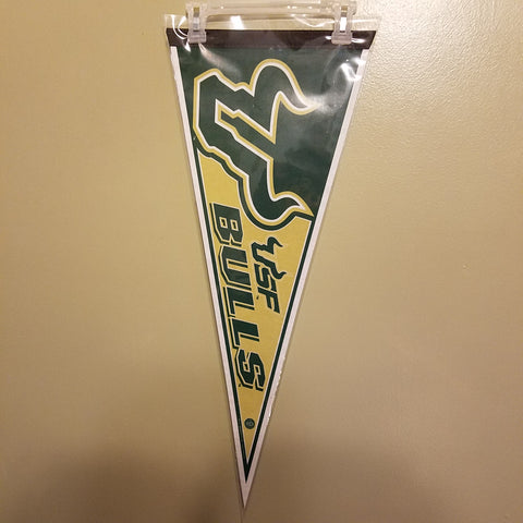 SOUTH FLORIDA BULLS FELT PENNANT WITH HOLDER