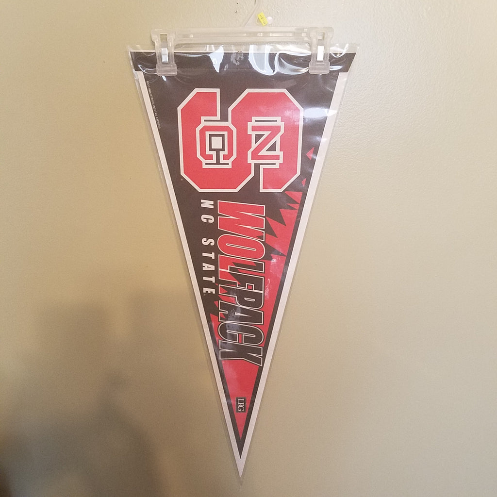 NORTH CAROLINA STATE WOLFPACK NCAA VINTAGE FELT PENNANT WITH HOLDER