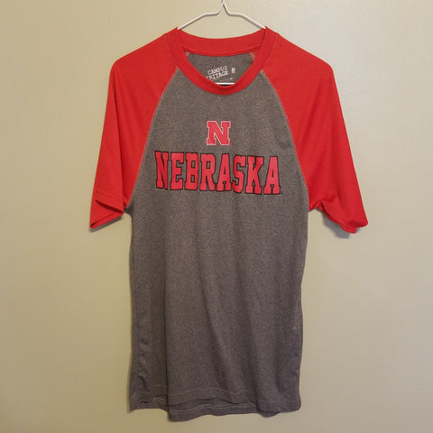 NEBRASKA HUSKERS CAMPUS HERITAGE PERFORMANCE SHIRT SIZE MED ADULT