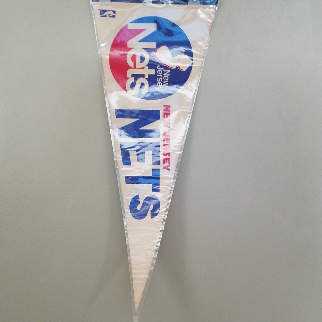 NEW JERSEY NETS VINTAGE FELT PENNANT WITH HOLDER