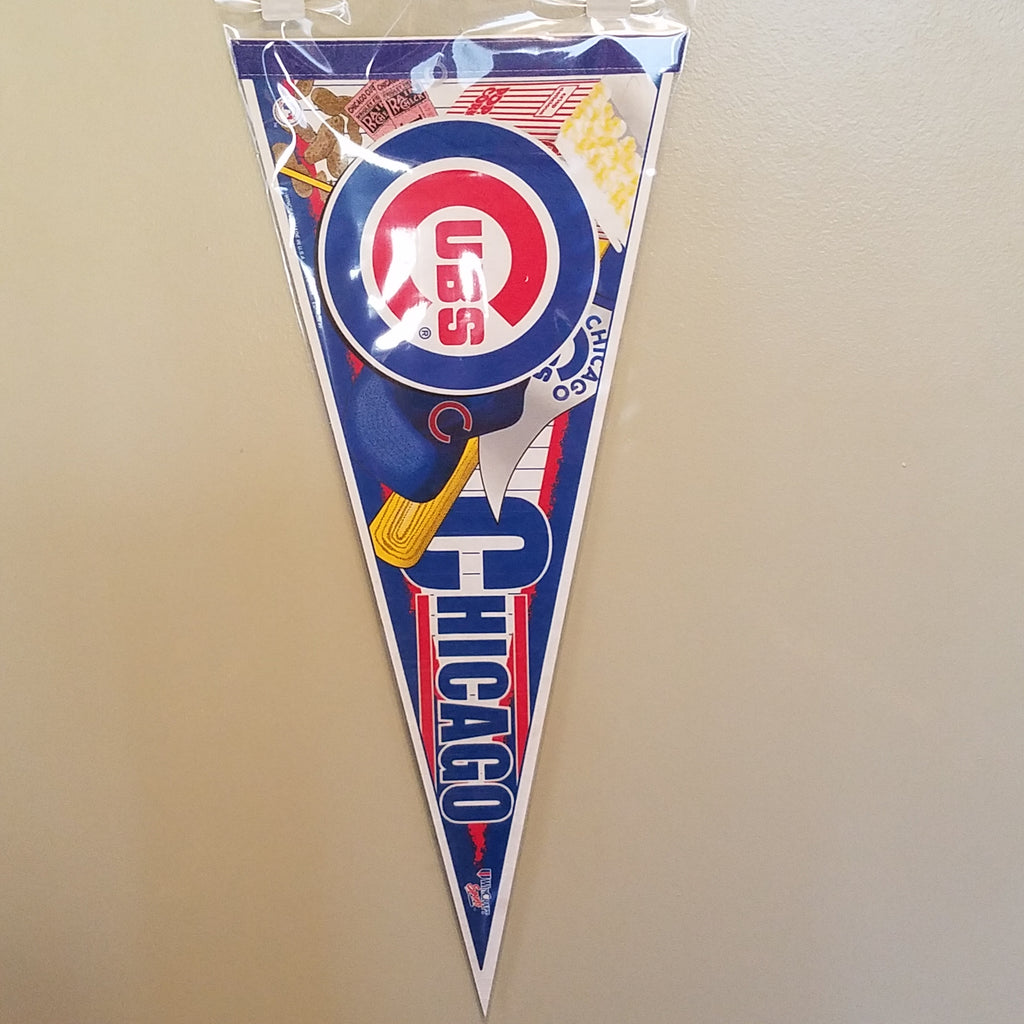 CHICAGO CUBS BAT AND HAT VINTAGE FELT PENNANT WITH HOLDER