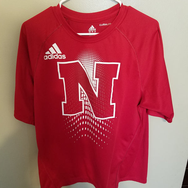 NEBRASKA HUSKERS ADIDAS CLIMALITE PERFORMANCE SHIRT SIZE MEDIUM ADULT